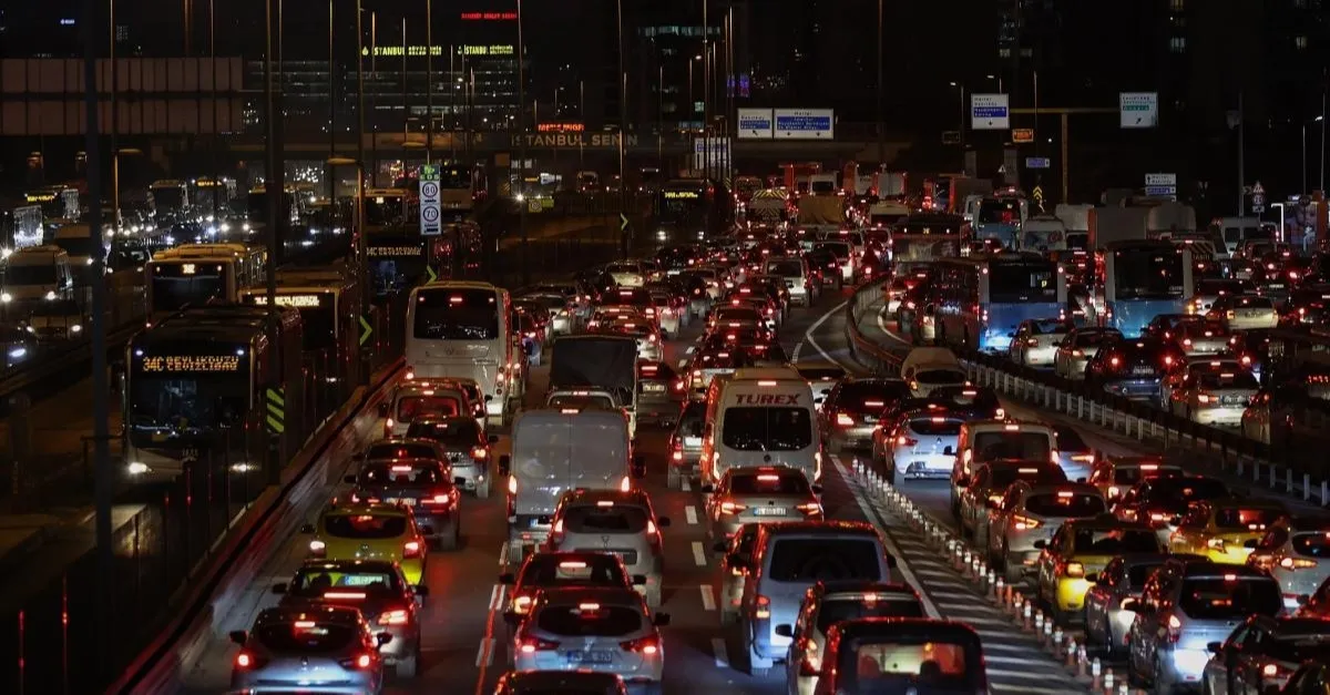 İstanbul'da trafik kabusu! Yüzde 90'a yaklaştı