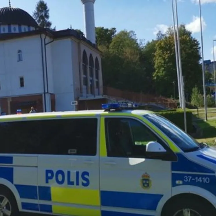 İsveç’te cami önünde Kur’an-ı Kerim’e saldırı