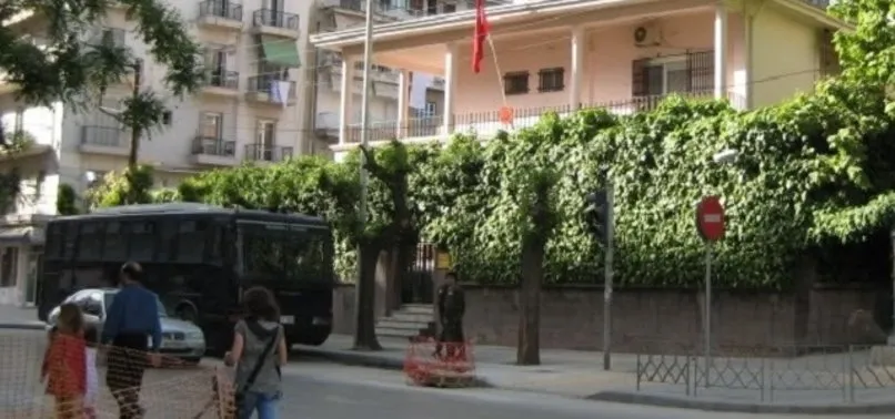TÜRK BAŞKONSOLOSLUĞU'NA MOLOTOFLU SALDIRI