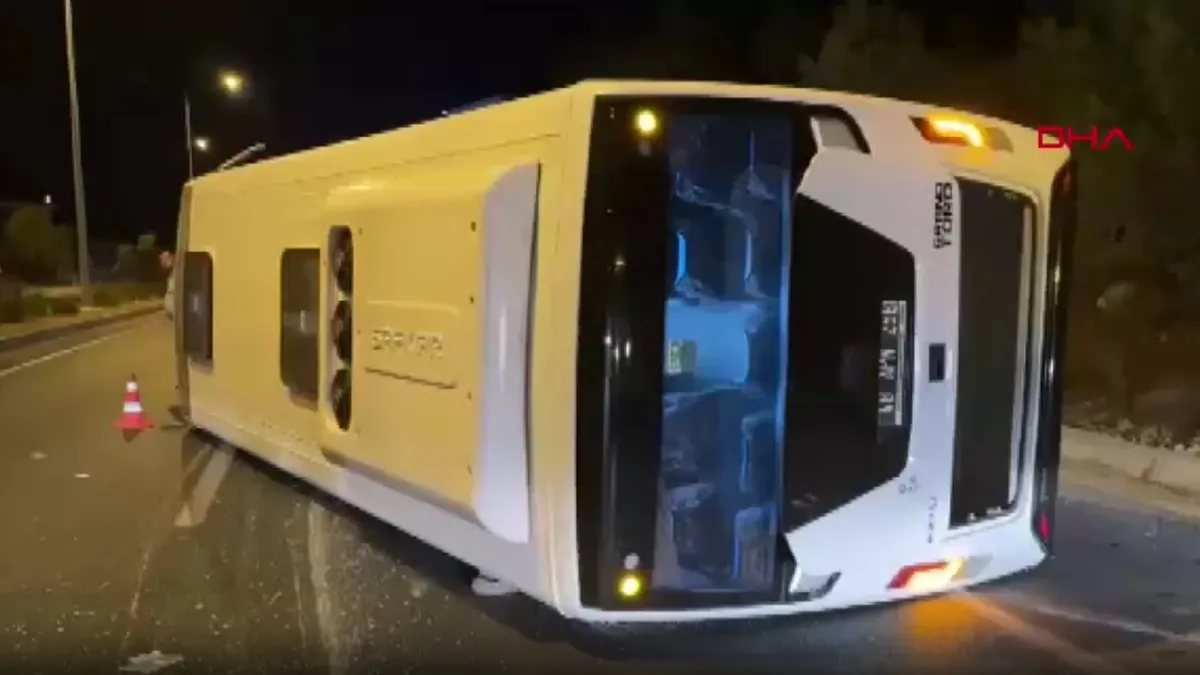 Muğla'da belediyeye ait yolcu otobüsü devrildi: 5 kişi yaralandı