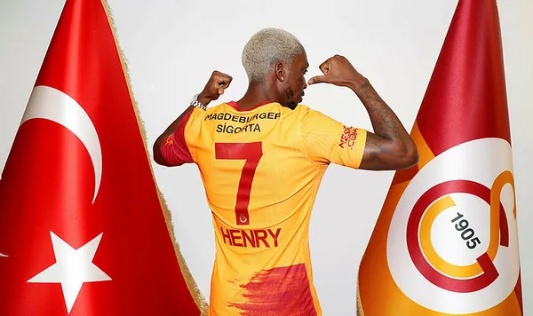 Galatasaray’ın yeni transferi Onyekuru’dan çarpıcı mesajlar