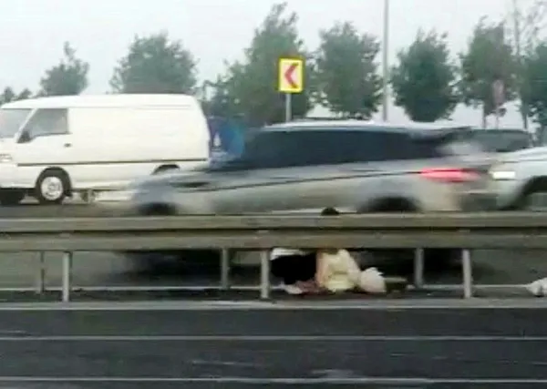 1596443937797.jpg Mangal aşkı engel tanımadı! Görenler şaştı kaldı... - 1