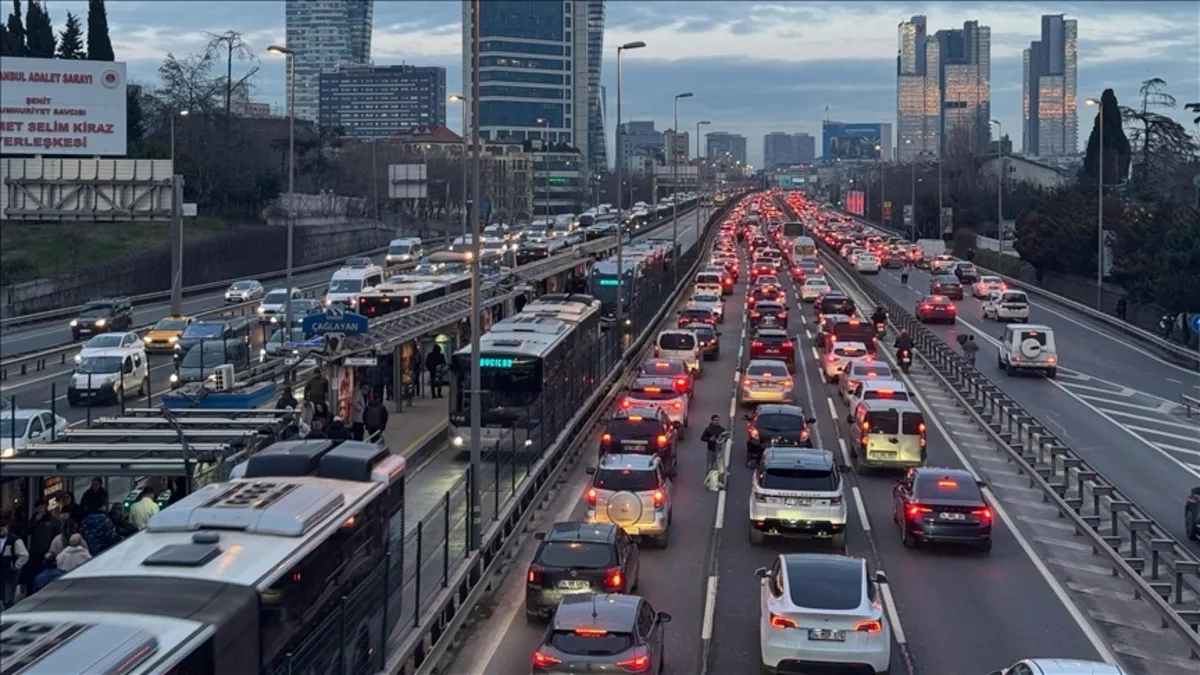 İstanbul'da trafik kilit! Yüzde 80'i aştı