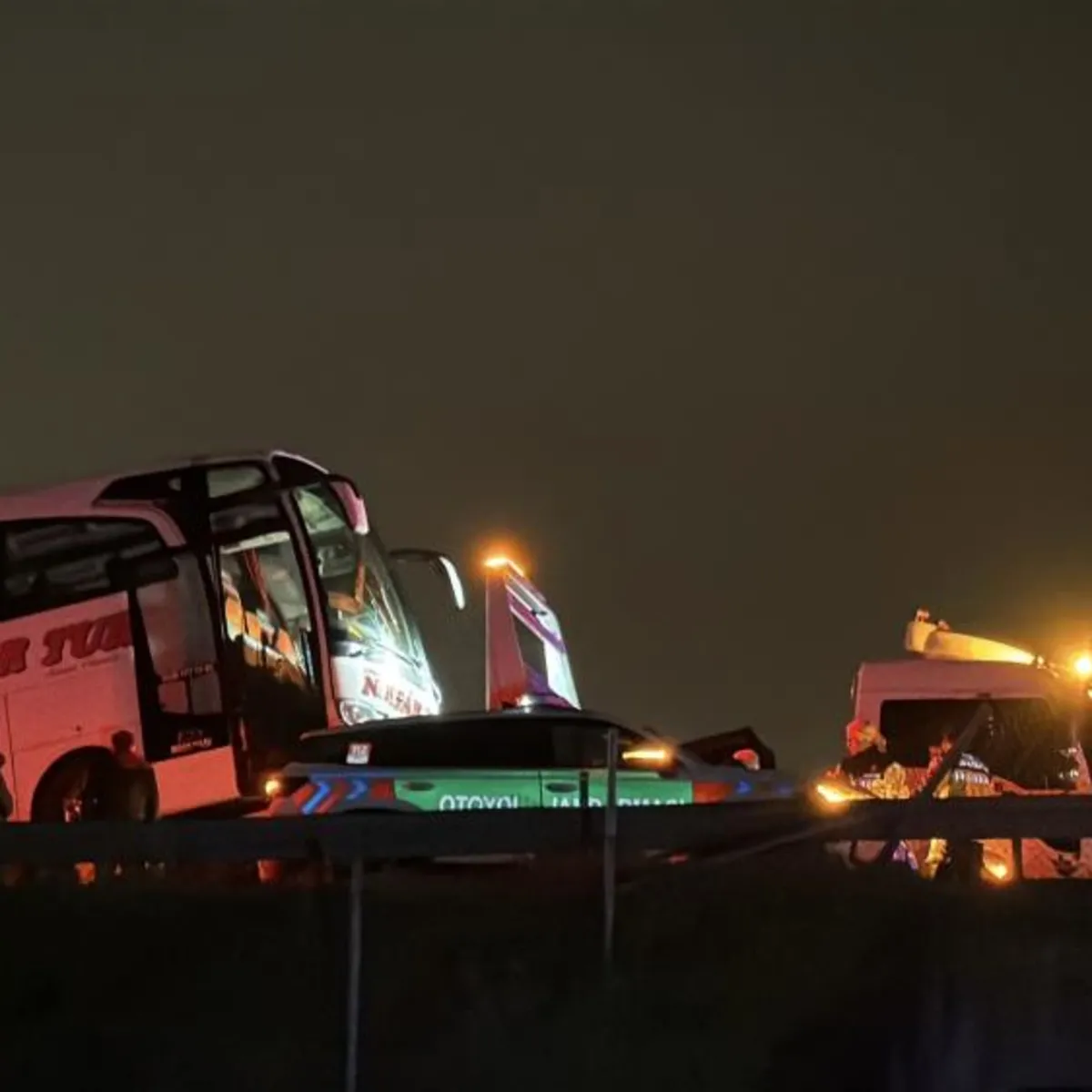 Anadolu Otoyolu'nda zincirleme kaza! 17 araç birbirine girdi: Çok sayıda yaralı var