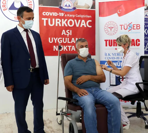 Türkiye'nin yerli koronavirüs aşısı TURKOVAC'ta yan etki görüldü mü? TURKOVAC hakkında flaş açıklama - 2