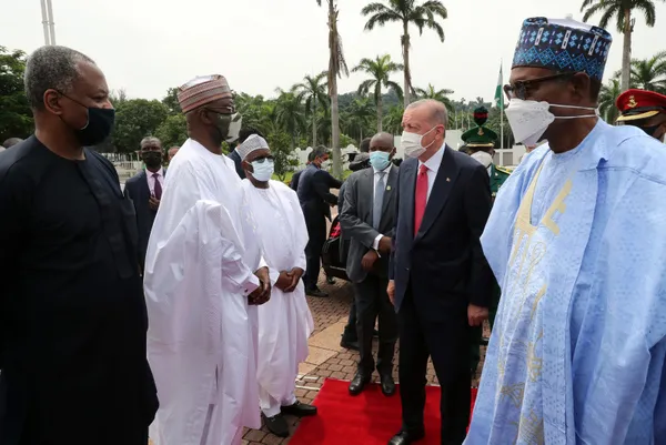 Son dakika: Başkan Erdoğan Nijerya’da! İki ülke arasında 7 anlaşma imzalandı