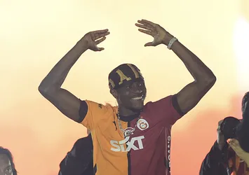 Galatasaray'da peri masalı sona eriyor: Victor Osimhen 3 yıllık imzayı atacak