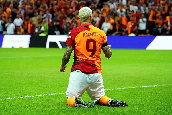 1696229017030.jpg Galatasaray'da Okan Buruk tercihini yaptı! Manchester United deplasmanında bambaşka bir ilk 11! Aslan ava çıkıyor... - 2