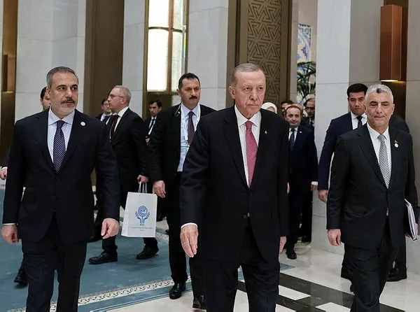 1699597270352.jpeg Başkan Recep Tayyip Erdoğan'dan yetki tartışması açıklaması: AYM arka arkaya yanlışlar yapıyor - 1