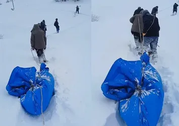 Cenazeye kar engeli: 2 bin rakımlı köye sürükleyerek götürdüler!
