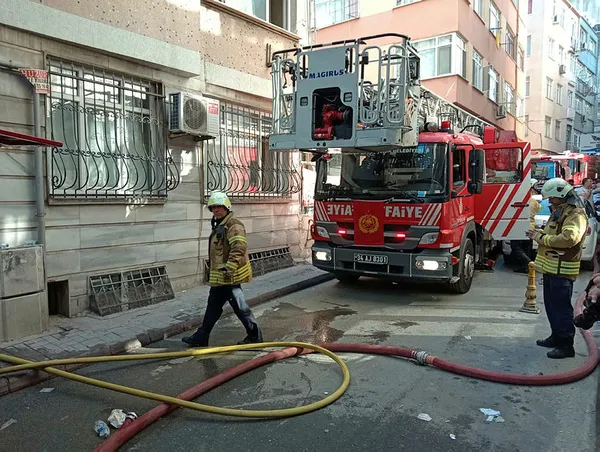 İstanbul Fatih'te korkutan yangın - 1