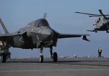 Yolcu uçağına savaş jeti eşliğinde acil iniş yaptırıldı! BM ve NATO'dan flaş tepki