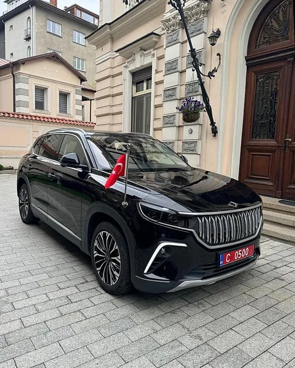 Türkiye’nin Sofya Büyükelçisi Uyanık’tan Radev’e güven mektubu! Büyükelçi Uyanık Cumhurbaşkanlığı binasına TOGG ile gitti