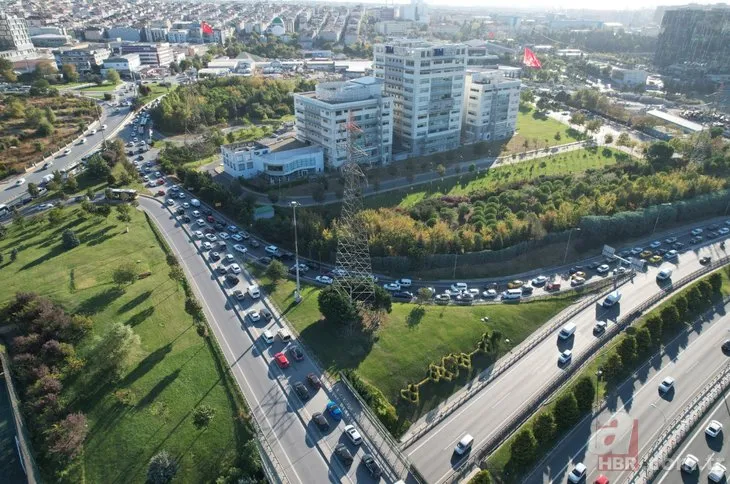 Vatandaş CHP’li İBB’ye isyan etti: Tek yaptıkları metro pankartını asmak! Tamamlanmayan Ataköy İkitelli metro hattı trafiğe neden oluyor!