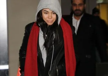 Asena Atalay kendini eve kapattı