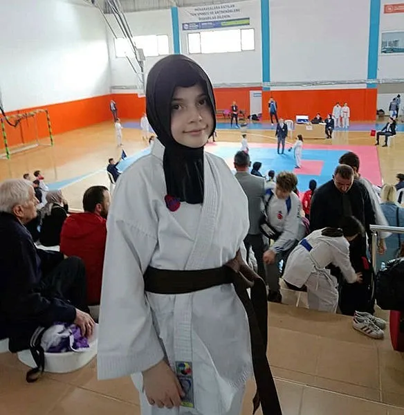 1683364917990.jpg Kafa aynı sahne farklı! 28 Şubatçılar bildiğiniz gibi... Karate şampiyonasında skandal: Başörtülü diye... - 2