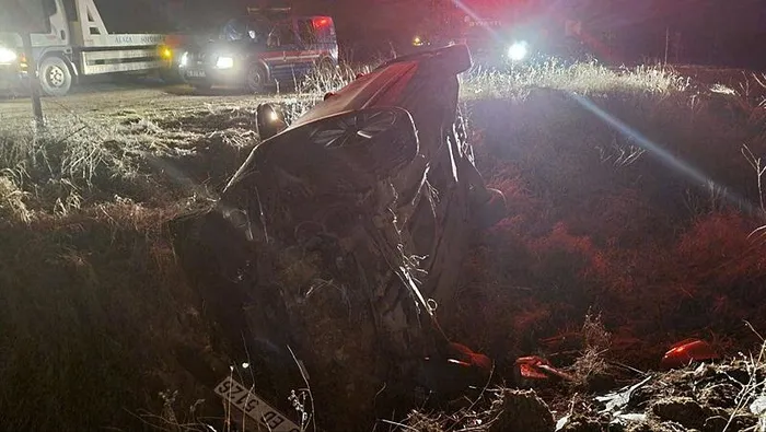 corumda-feci-kaza-otomobil-sarampole-devrildi-3-kisi-yaralandi-1710902732509.jpeg Çorum'da feci kaza! Otomobil şarampole devrildi: 3 kişi yaralandı - 1