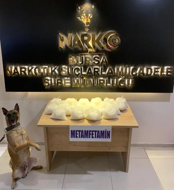 bursada-narkotik-polisinden-nefes-kesen-operasyon-100-bin-genc-kurtuldu-1633331317688.jpg Bursa'da narkotik polisinden nefes kesen operasyon! 100 bin genç kurtuldu - 1