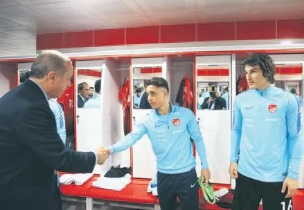 Erdoğan'dan Ay-Yıldızlılara destek - 1