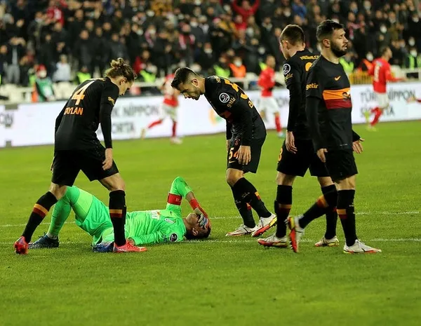 galatasaray-kaleci-transferi-icin-dugmeye-basti-ya-okan-kocuk-ya-da-irfan-can-1639553585417.jpeg Galatasaray kaleci transferi için düğmeye bastı! Ya Okan Kocuk ya da İrfan Can - 1