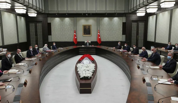 Son dakika: Ramazan'da tam kapanma olacak mı? Okullar kapanacak mı? Seyahat yasağı gelecek mi? Türkiye'nin gözü bu toplantıda