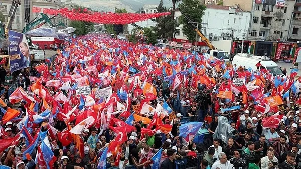 1684766244581.jpg Fransız gazetesi Le Monde'den itiraf: Erdoğan kriz zamanlarını karşılayacak tek kişi olarak görünüyor - 4