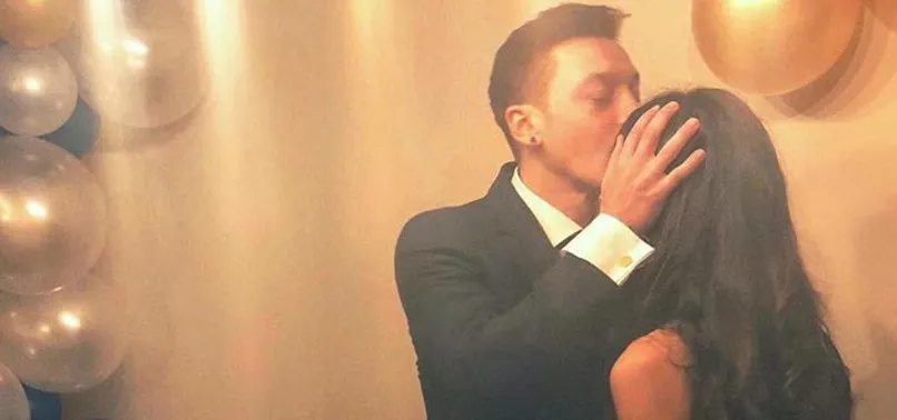 Mesut Özil nişanlandı