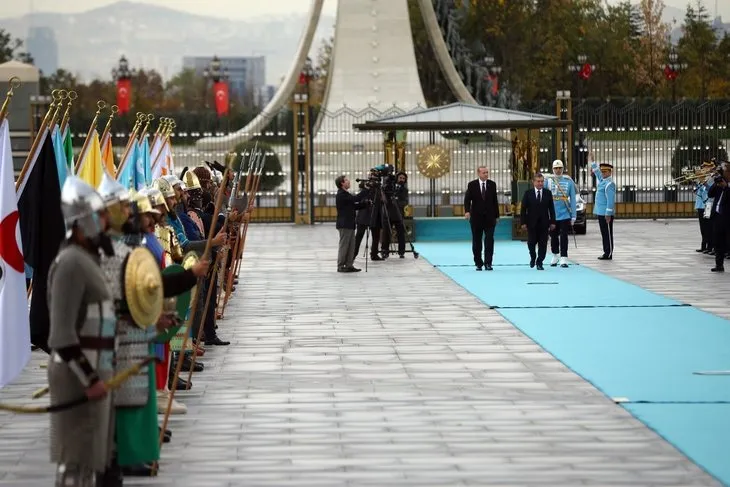 Cumhurbaşkanı Erdoğan, Mirziyoyev’i resmi törenle karşıladı