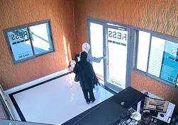 Başakşehir'de eve maymuncukla giren 2 kadın, metal dedektörüyle yeni evli çiftin altınlarını çaldı