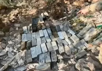 Pençe-Kilit bölgesinde terör örgütü PKK'ya darbe! Bakanlık duyurdu: Çok sayıda mühimmat ele geçirildi...