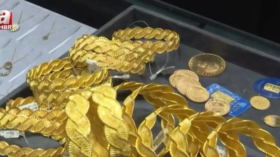 Gram altın bin liranın altına düşecek mi? Altın fiyatlarında son durum ne? Altın almalı mı, satmalı mı?