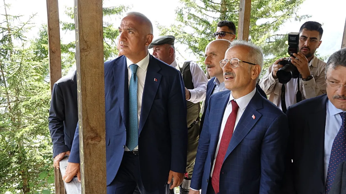 Turizm Bakanı Ersoy ile Ulaştırma Bakanı Uraloğlu Trabzon’un turizm bölgelerini ziyaret etti