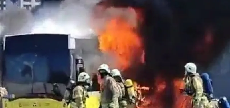 Seyir halindeki İETT aracı yanarak küle döndü! Tepkiler çığ gibi: Hiçbir şey güzel olmuyor