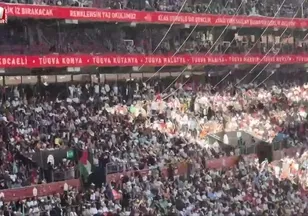RAMS Park'ta muhteşem atmosfer! TÜGVA Yaz Okulları finalinde binlerce genç buluştu: Salavat sesleri yükseldi