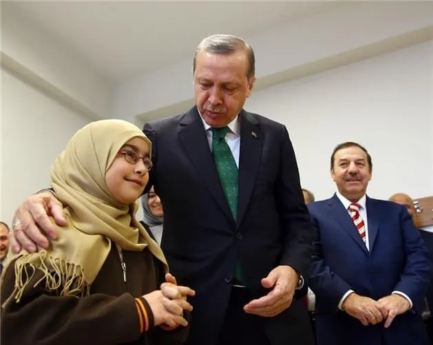 Erdoğan İmam Hatip Lisesini ziyaret etti