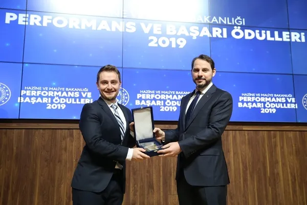 Son dakika: Hazine ve Maliye Bakanı Berat Albayrak "Performans ve Başarı Ödülleri" mesajı - 3