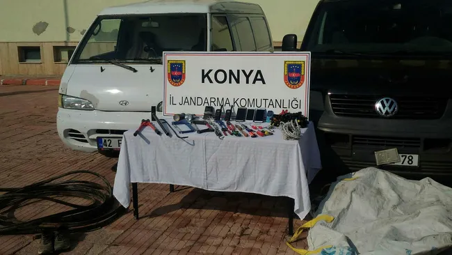 Konya'da telefon hatlarında sinyal düşüklüğü olunca suçüstü yakalandılar - 1
