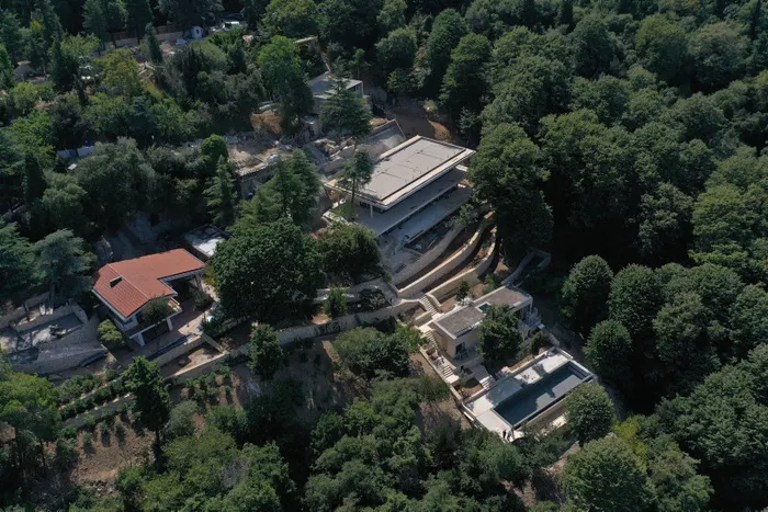 bogazda-izinsiz-insaata-sorusturma-vanikoydeki-yapiya-ibb-goz-yumdu-iki-bakanlik-harekete-gecti-1724321829824.jpg Vaniköy'de kaçak villa inşaatının dron görüntüsü