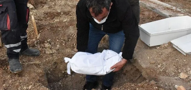 Sivas’ta yürek yakan kare! 18 gün sonra toprağa verilen bebeğin cenaze törenine 6 kişi katıldı