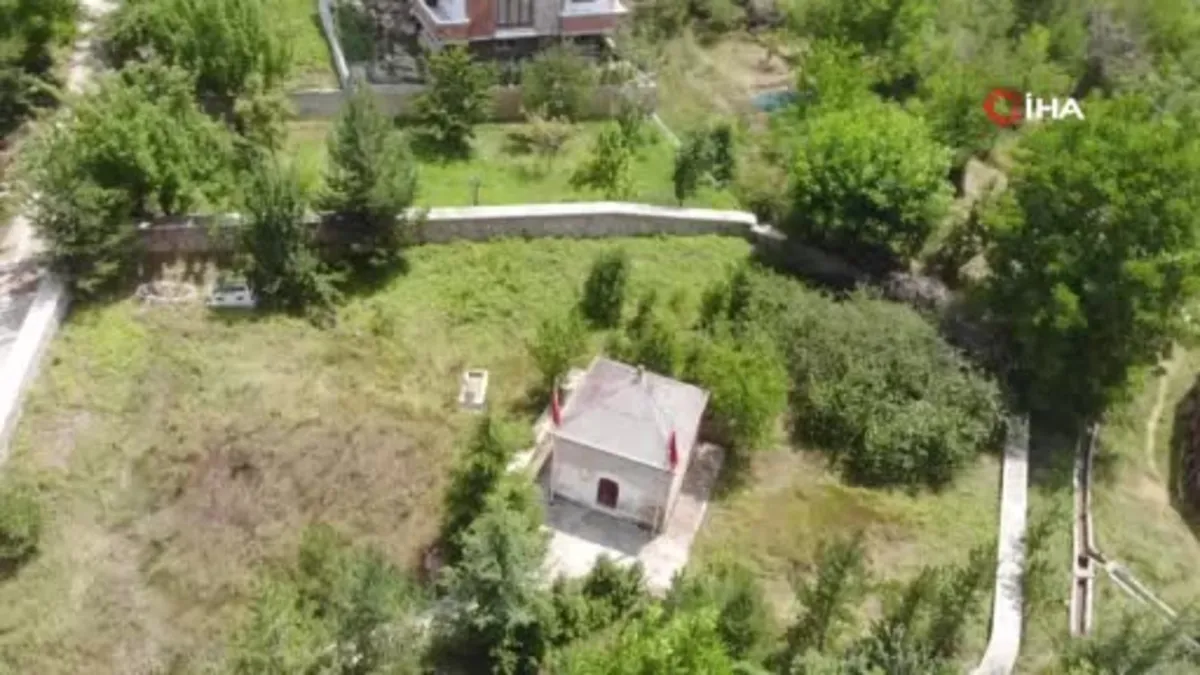 Karamanoğlu Beyliği'nin son hükümdarının türbesi ilginç özellikleriyle dikkat çekiyor