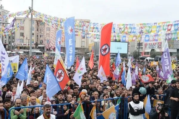 CHP-DEM işbirliği belgelendi! Esenyurt’ta teröristbaşı Öcalan’a özgürlük çağrısı