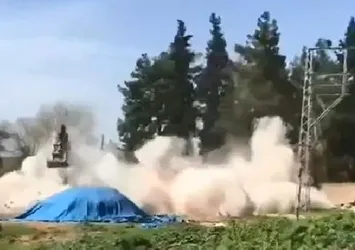 Gaziantep'te minare, yıkım sırasında iş makinesinin üzerine devrildi; operatör öldü