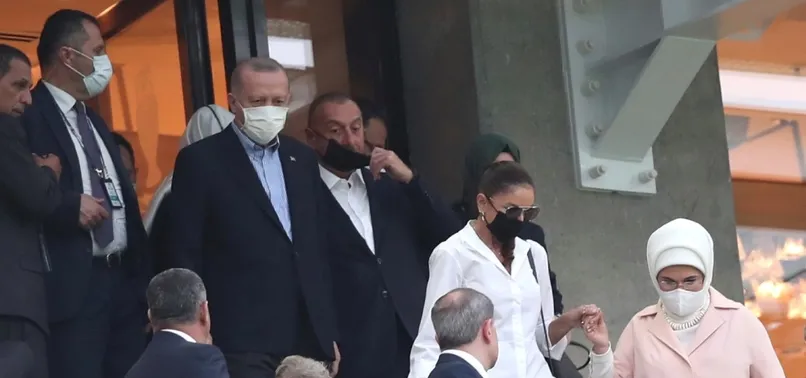 Başkan Erdoğan'dan Türkiye-Galler maçını tribünde takip etti | İlk görüntüler