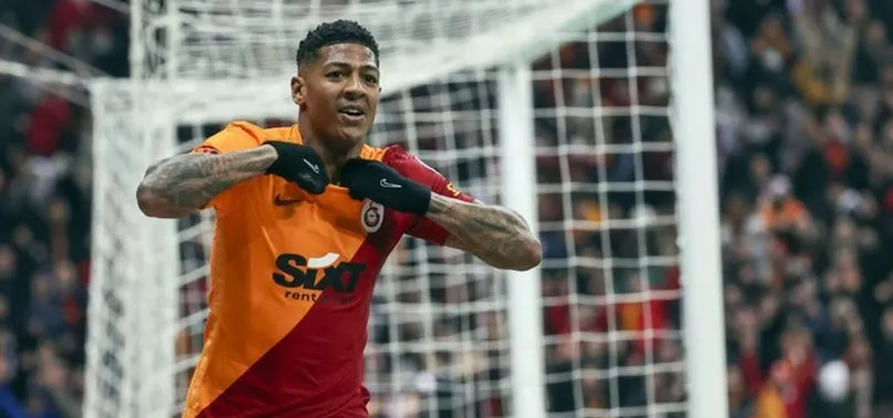 Galatasaray'da ilk ayrılık yolda! Van Aanholt'un menajeri İstanbul'a çağrıldı