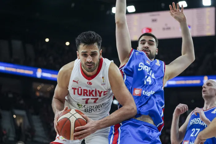 turkiye-potada-namaglup-sirbistani-devirip-turladik-baskandan-tebrik-telefonu-1772486602540.jpg Türkiye potada namağlup! Sırbistan’ı devirip turladık | Başkan'dan tebrik telefonu - 4