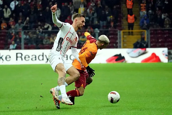 Aslan’dan muhteşem geri dönüş! Galatasaray 2-1 Gaziantep FK MAÇ SONUCU