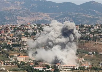 Katil İsrail Lübnan'ın güneyini hedef aldı: 1 ölü