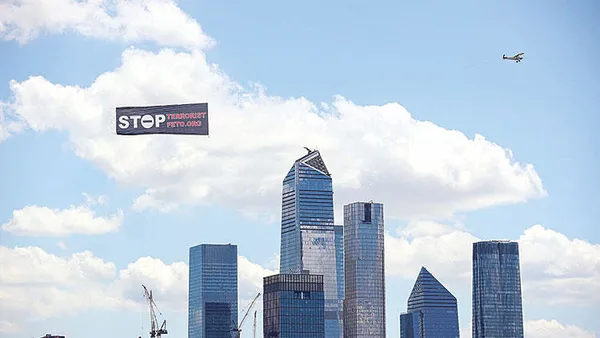 FETÖ elebaşının ABD’deki merkezi önünde protesto