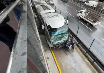 Avcılar'da metrobüs kazası!