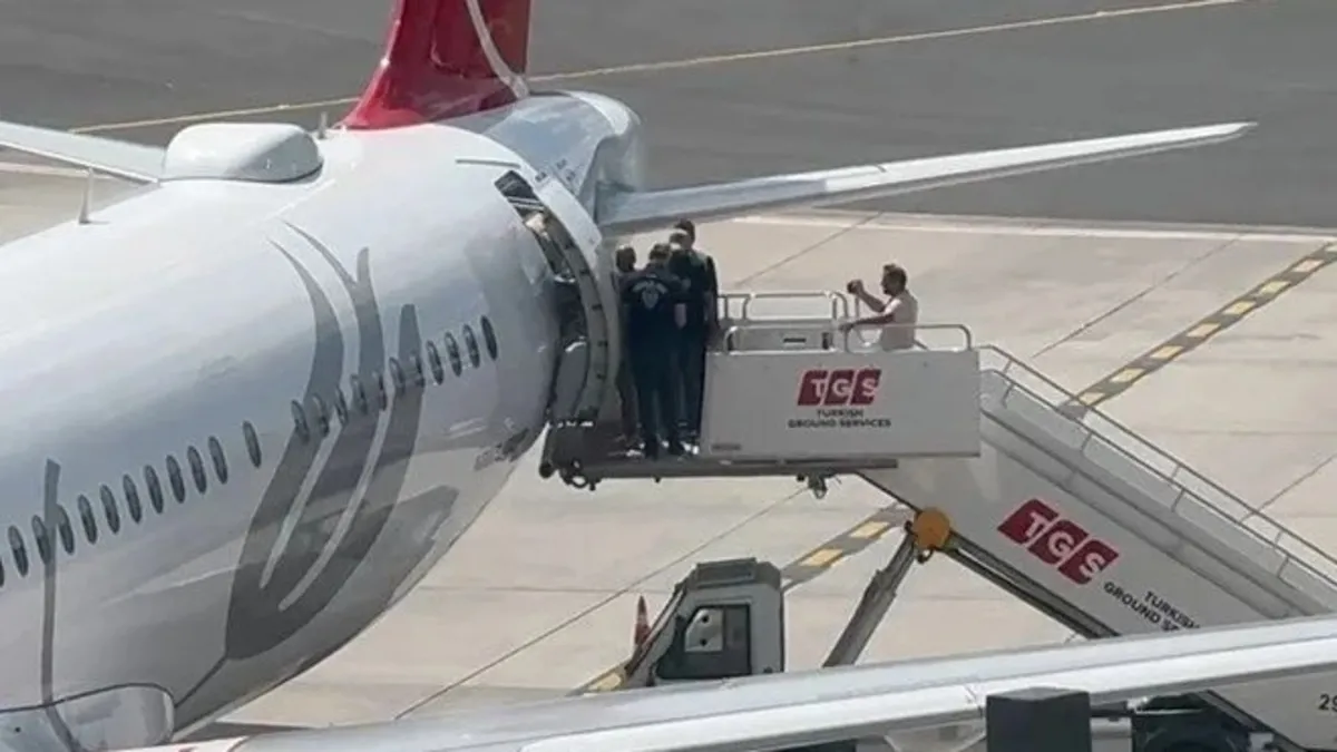 Aslan Özdemir İstanbul Havalimanı'nda Yakalandı: Leman Dergisi Skandalında Yeni Gelişme!